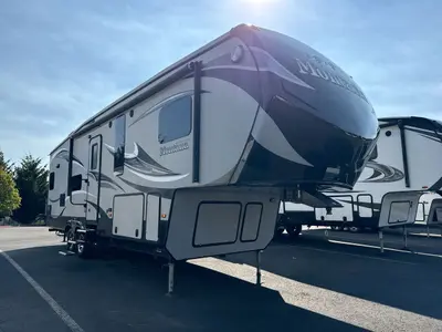 2015 Keystone Montana photo 3