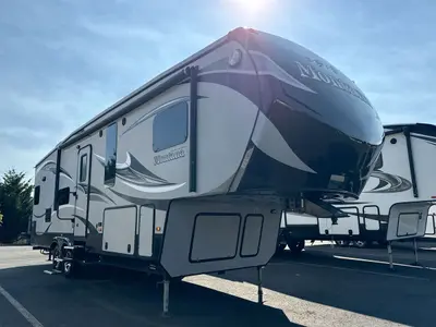 Used 2015 Keystone Montana 293RK