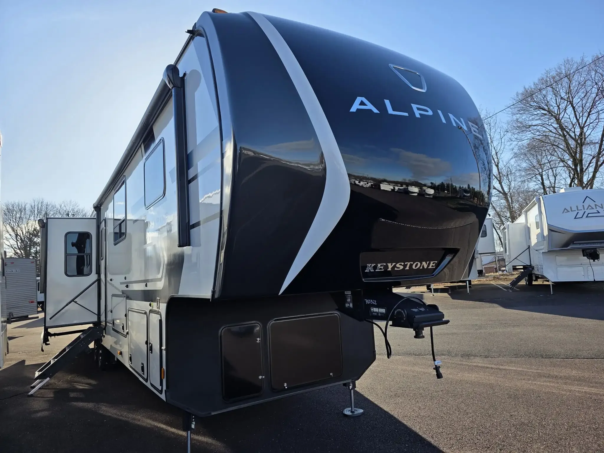 2026 Keystone Alpine Avalanche Edition 379MB exterior