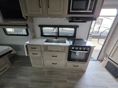 2024 Forest River Rockwood Mini Lite 2109S photo 9