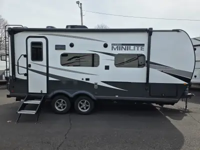 2024 Forest River Rockwood Mini Lite 2109S photo 4