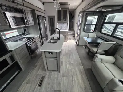 2021 Keystone Montana 3121RL photo 7