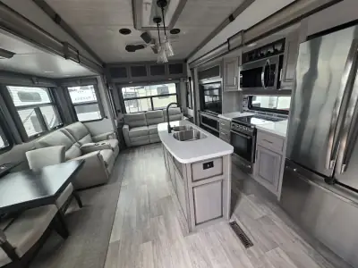 2021 Keystone Montana 3121RL photo 6