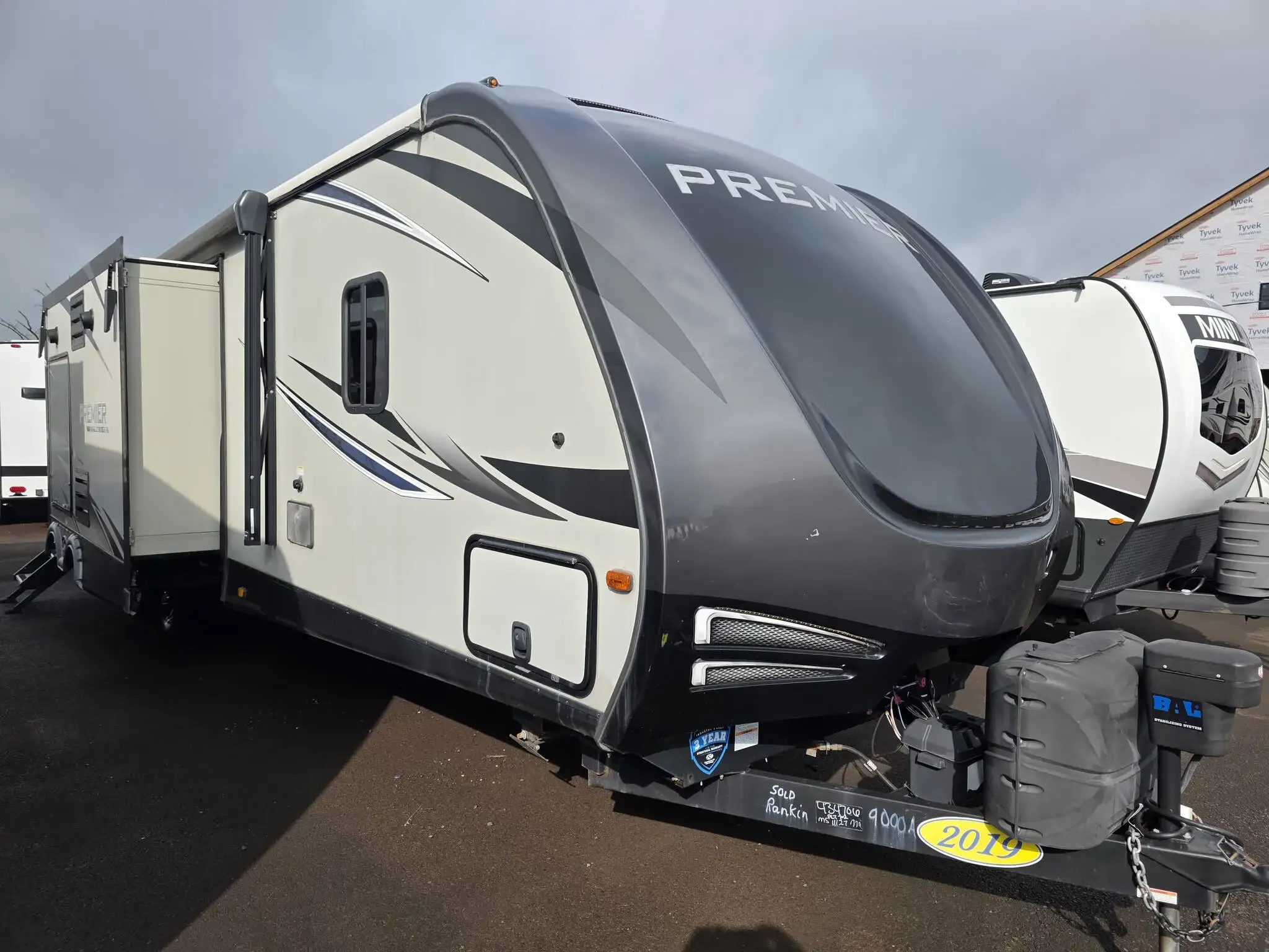 2019 Keystone Premier 34BIPR exterior