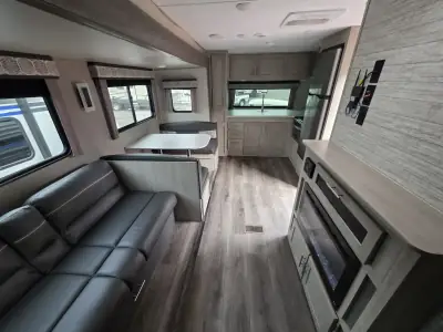 2023 Coachmen Catalina Legacy Edition 263FKDS photo 8