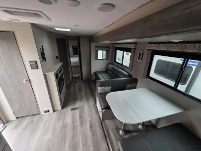 2023 Coachmen Catalina Legacy Edition 263FKDS photo 7