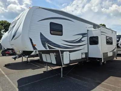 2014 Palomino Puma Unleashed 356QBL photo 2