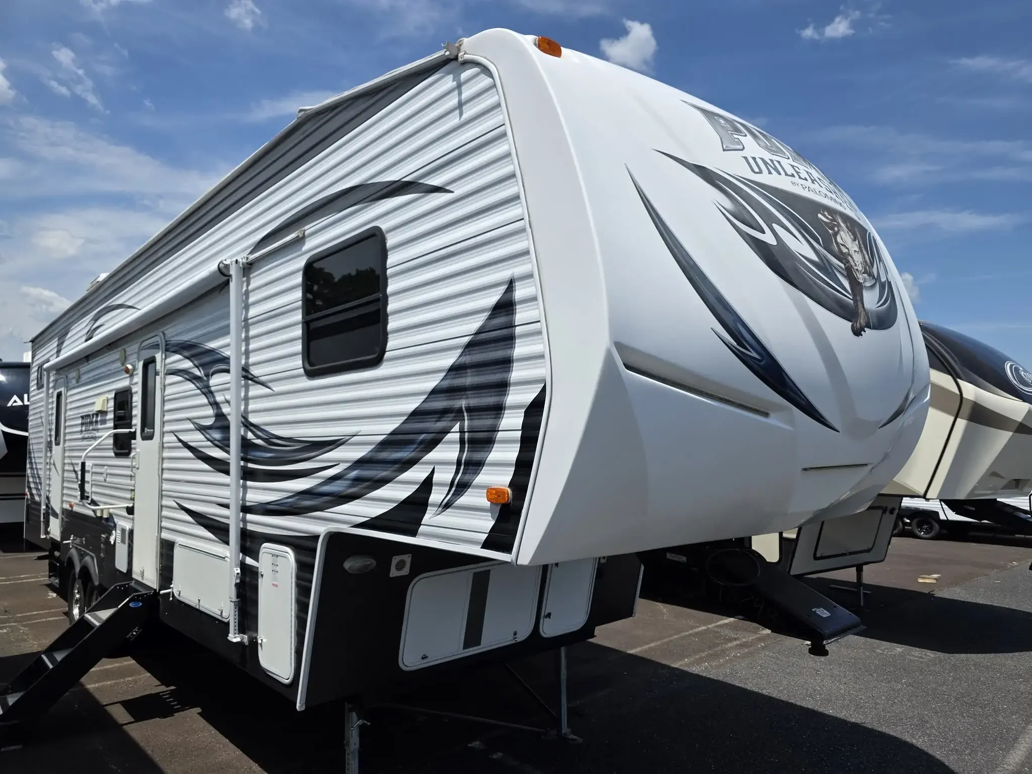 2014 Palomino Puma Unleashed 356QBL exterior