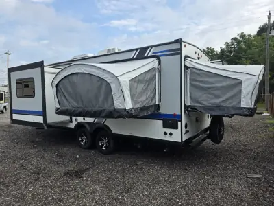 2018 Jayco Jay Feather EXP 23F photo 5