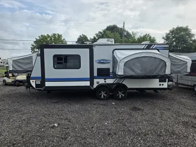 2018 Jayco Jay Feather EXP 23F photo 4