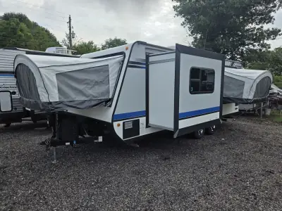 2018 Jayco Jay Feather EXP 23F photo 3