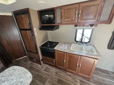 2018 Keystone Passport Ultra Lite Express 239ML photo 8