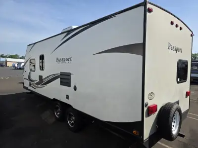 2018 Keystone Passport Ultra Lite Express 239ML photo 2