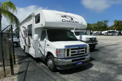 2021 Thor Motor Coach Chateau 26B photo 3