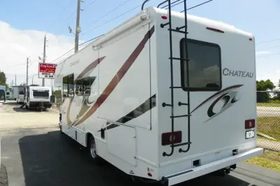 2021 Thor Motor Coach Chateau 26B photo 4
