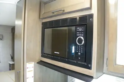2021 Thor Motor Coach Chateau 26B photo 12