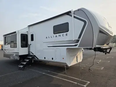 2027 Alliance Paradigm 310RL photo 4