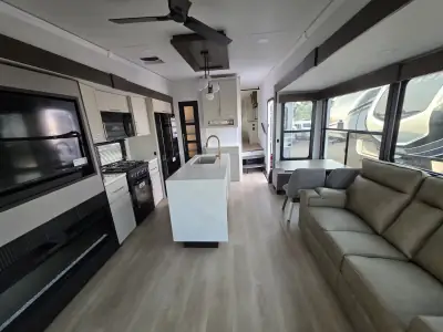 2027 Alliance Paradigm 310RL photo 7