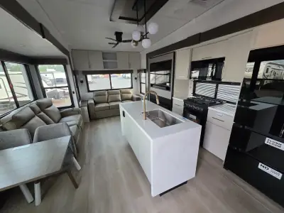 2027 Alliance Paradigm 310RL photo 6