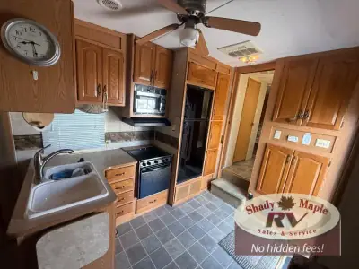 2005 Keystone Mountaineer 328RLS photo 17