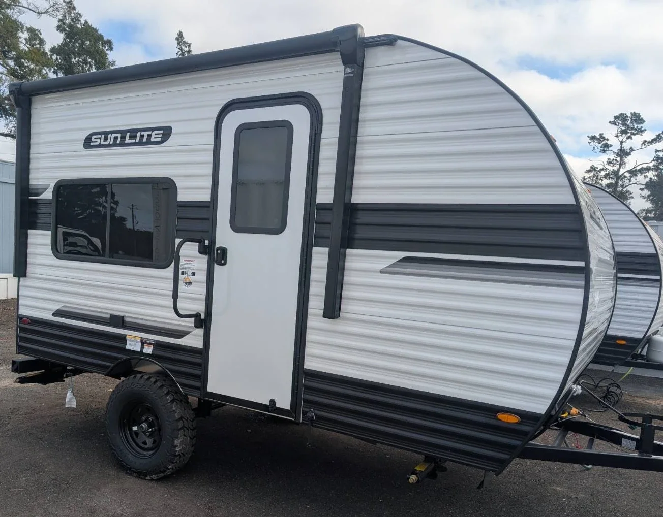 2026 Sunset Park Sun Lite LTD 13BD LTD exterior