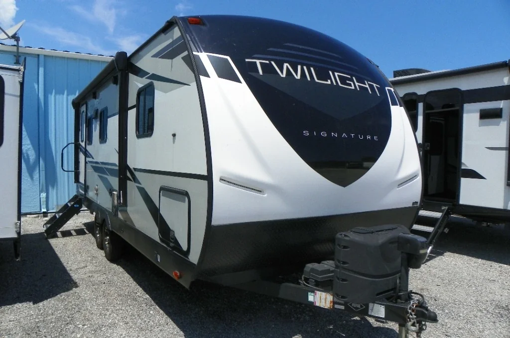 2021 Cruiser Twilight Signature TWS 2100 exterior