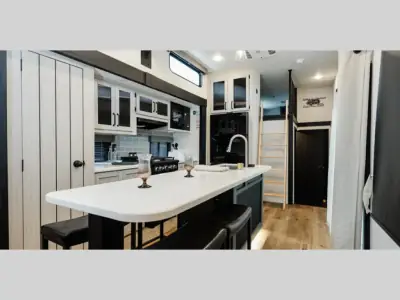 2026 Forest River Puma Vista 423LFT photo 4