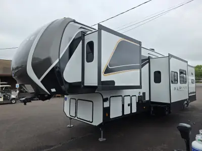 2025 Keystone Alpine Avalanche Edition 366LS photo 3