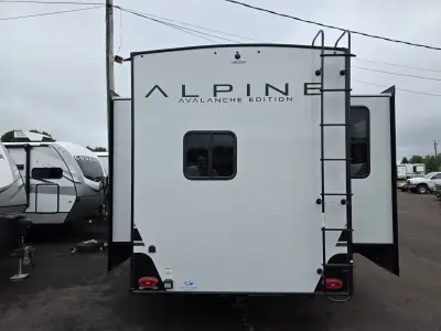 2025 Keystone Alpine Avalanche Edition 366LS photo 5