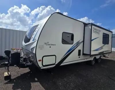 2020 Coachmen Freedom Express Ultra Lite 246RKS photo 3