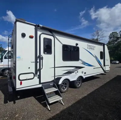 2020 Coachmen Freedom Express Ultra Lite 246RKS photo 5