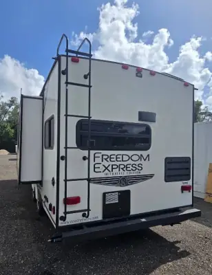 2020 Coachmen Freedom Express Ultra Lite 246RKS photo 4