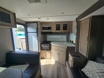 2020 Coachmen Freedom Express Ultra Lite 246RKS photo 8