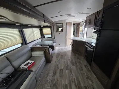 2019 Keystone Cougar Half-Ton 27RES photo 8