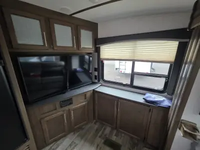 2019 Keystone Cougar Half-Ton 27RES photo 9