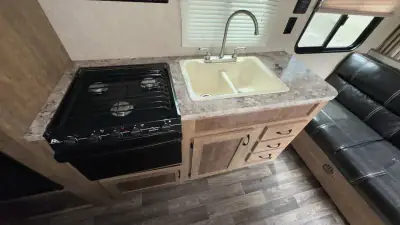 2017 Starcraft AR-ONE MAXX 23FB photo 23