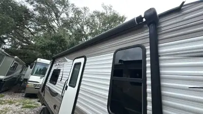 2017 Starcraft AR-ONE MAXX 23FB photo 31