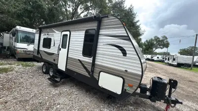 2017 Starcraft AR-ONE MAXX 23FB photo 2