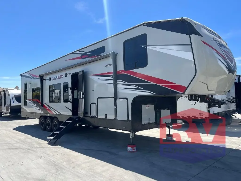 2024 Genesis Supreme Blaze'n 4025BCRXL exterior