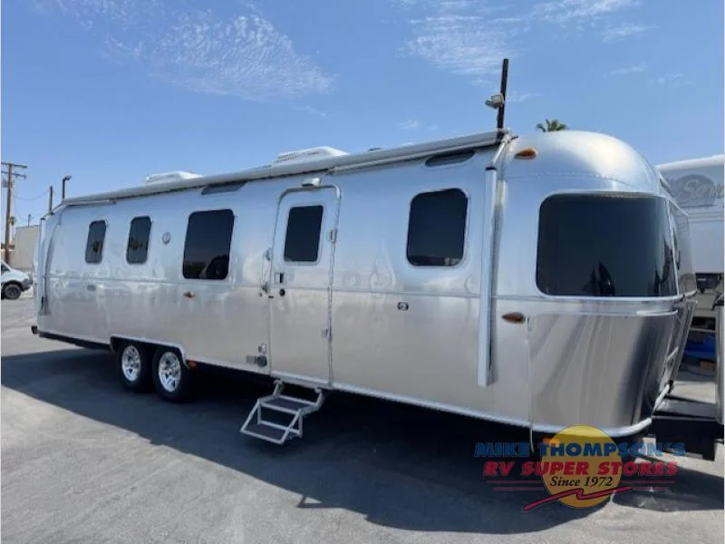 2018 Airstream Classic exterior