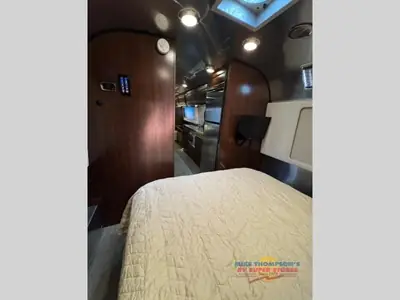 2018 Airstream Classic photo 14