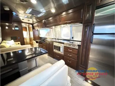 2018 Airstream Classic photo 8