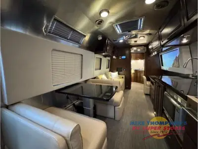 2018 Airstream Classic photo 7