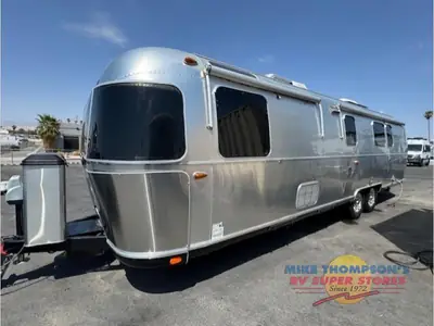 2018 Airstream Classic photo 3