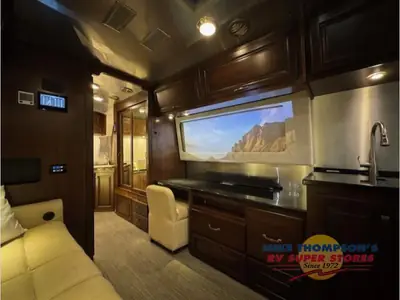 2018 Airstream Classic photo 11