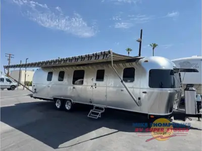 2018 Airstream Classic photo 2