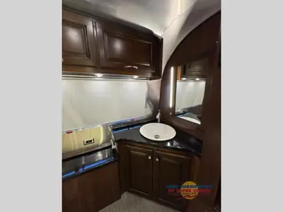 2018 Airstream Classic photo 18