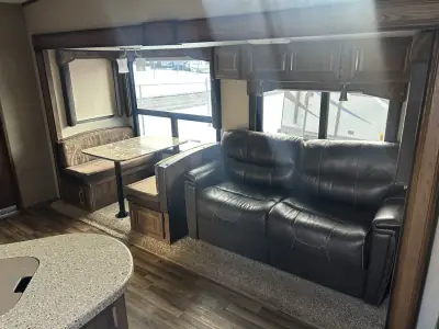 2017 Keystone Cougar 330RBK photo 8