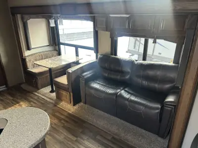 2017 Keystone Cougar 330RBK photo 26