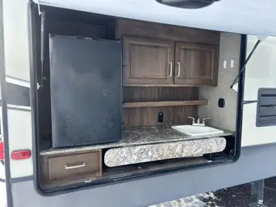 2017 Keystone Cougar 330RBK photo 25